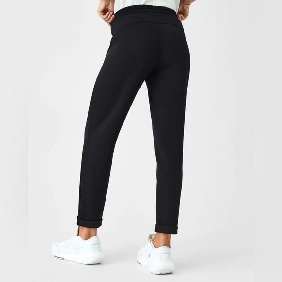 💎 Spanx 50240 AirEssentials Tapered Pant - Classic Black - Picture 3 of 7